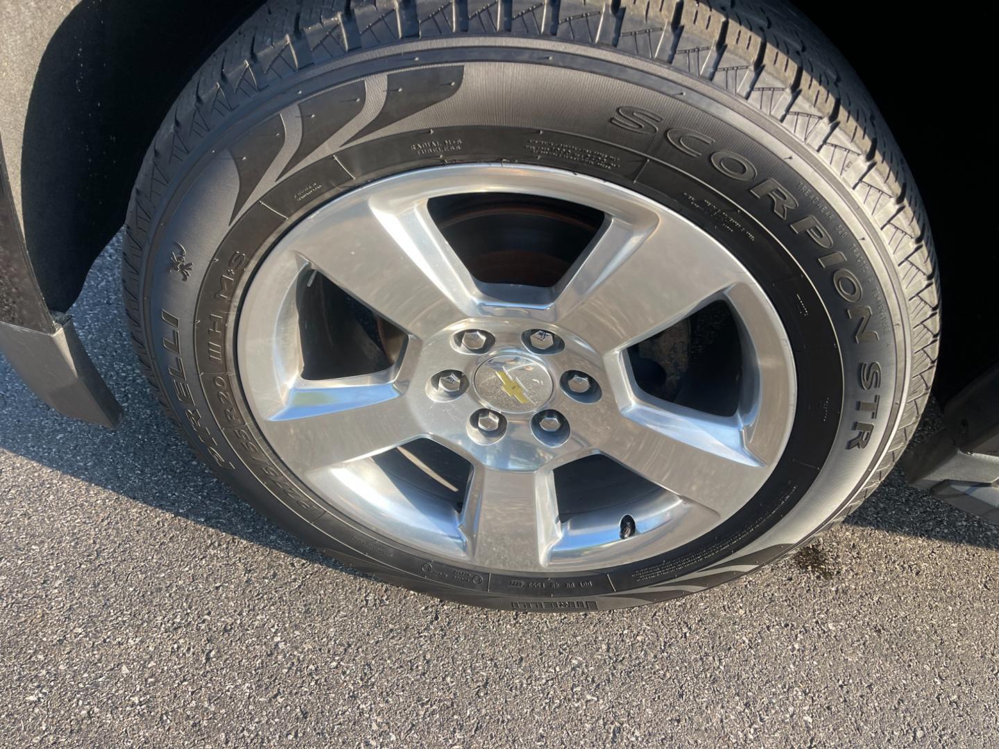 2015 Black /Gray Chevrolet Tahoe LT 4WD (1GNSKBKC4FR) with an 5.3L V8 OHV 16V engine, 6-Speed Automatic transmission, located at 547 E. Main St., Orwell, OH, 44076, (440) 437-5893, 41.535435, -80.847855 - Photo#14